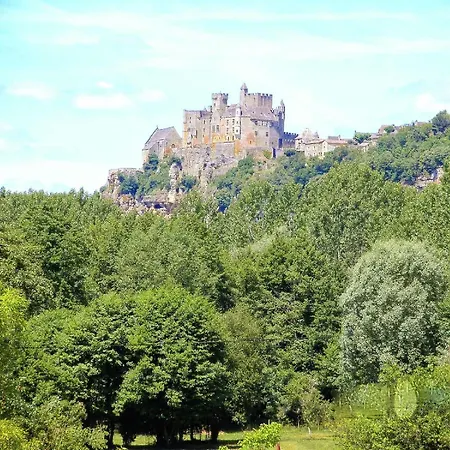 Nyaraló In With Pool & River Nearby