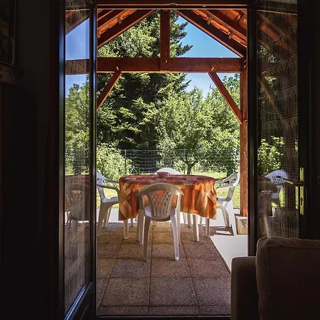 In With Pool & River Nearby